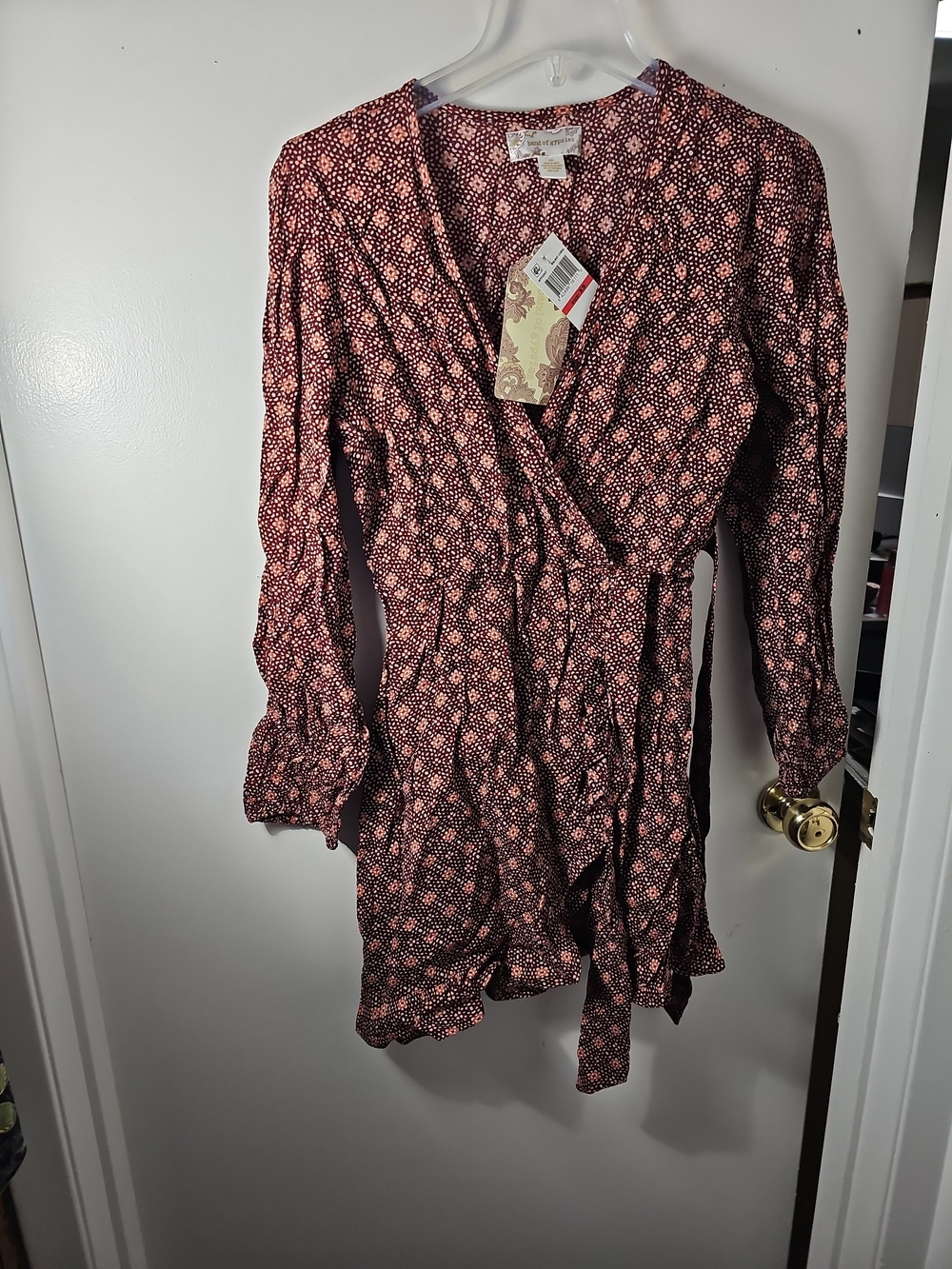 Band of Gypsies Printed Faux-Wrap Ruffle Dress Size XS Retails $78 Price $30 NWT